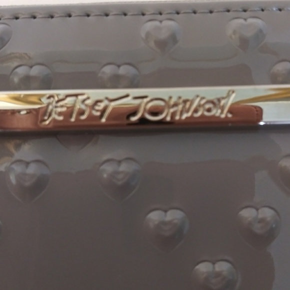 NWT BETSEY JOHNSON ZIP AROUND WALLET WRISTLET CASE - Picture 2 of 5